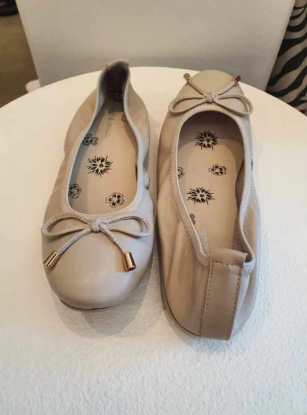 Belin - Almond Leather