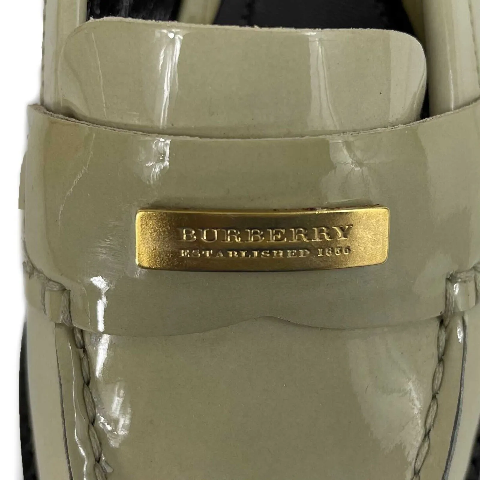 Burberry - Cream Patent Loafer - Cream - 37 / US 7 - Shoes