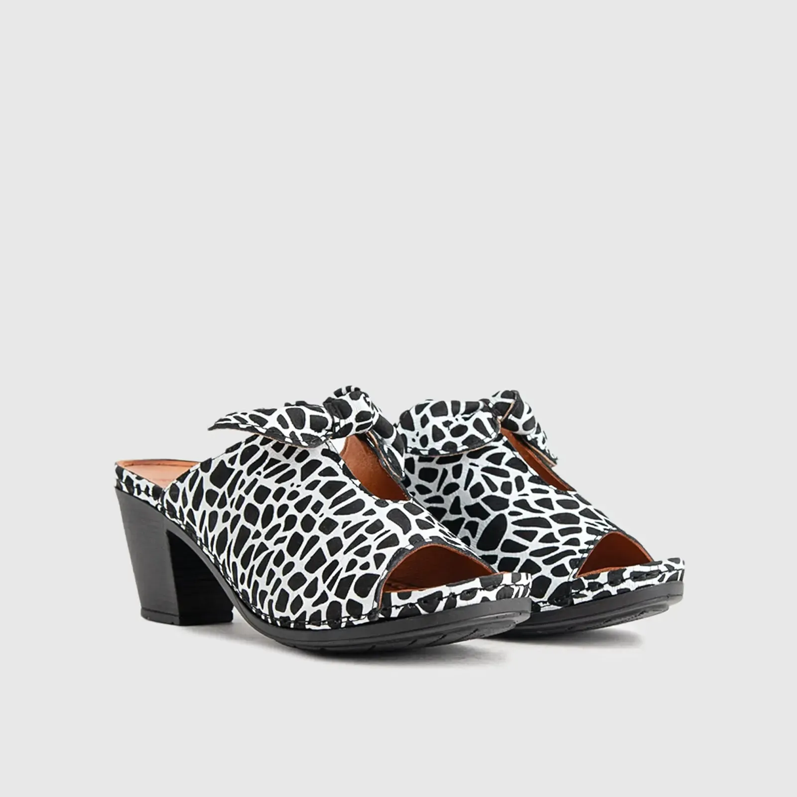 Comfort Push In Sandal 5307 Black/White