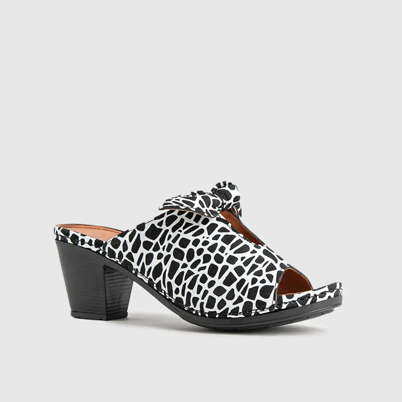 Comfort Push In Sandal 5307 Black/White