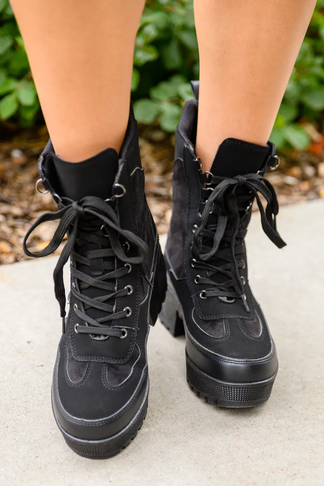 Desert Nights Lace Up Boots In Black (size 6.5)