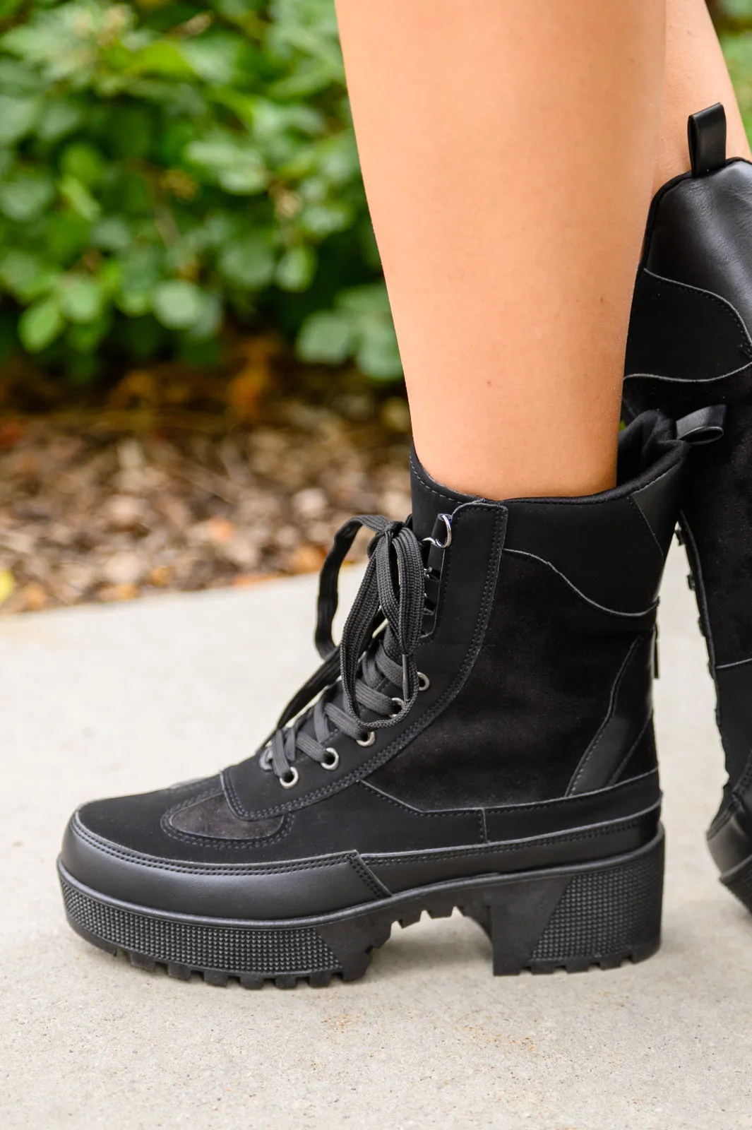 Desert Nights Lace Up Boots In Black (size 6.5)