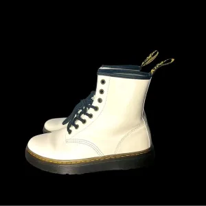 Dr. Martens Boots Zavala Women’s 8 US Men’s 7
