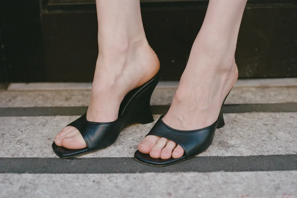 LIDO WEDGE, BLACK CALF