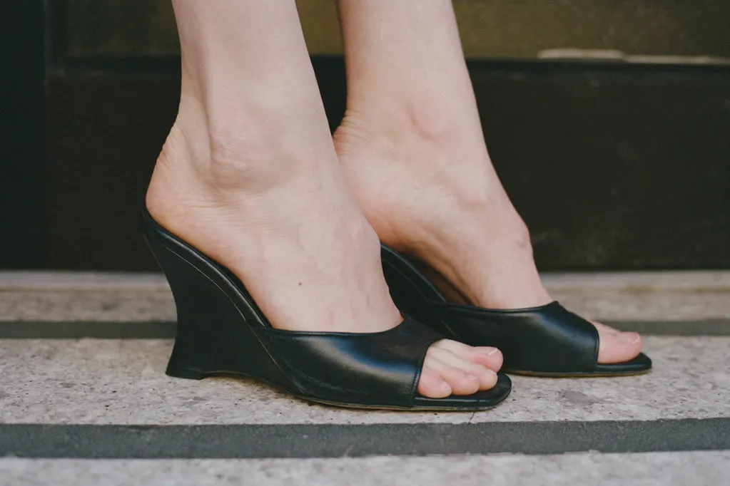 LIDO WEDGE, BLACK CALF