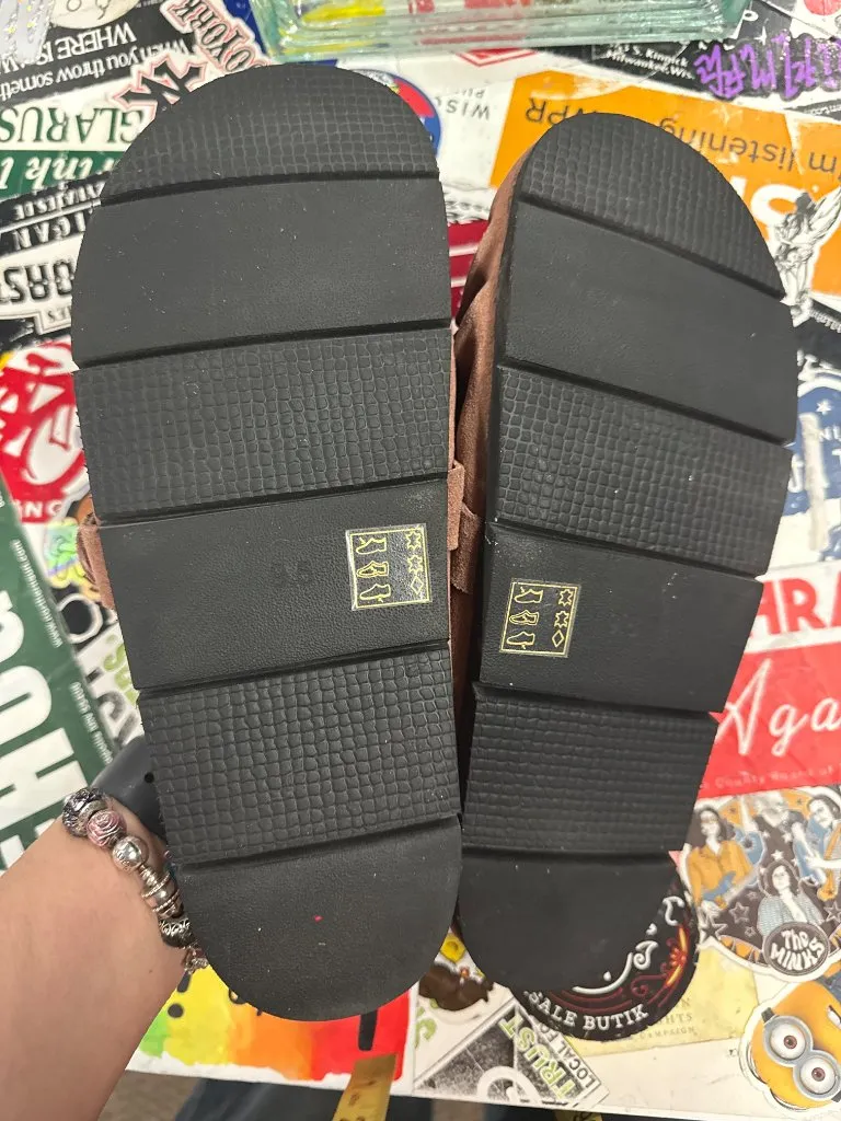 NWOT FREE PEOPLE SUEDE BUCKLED MULES (org$138)
