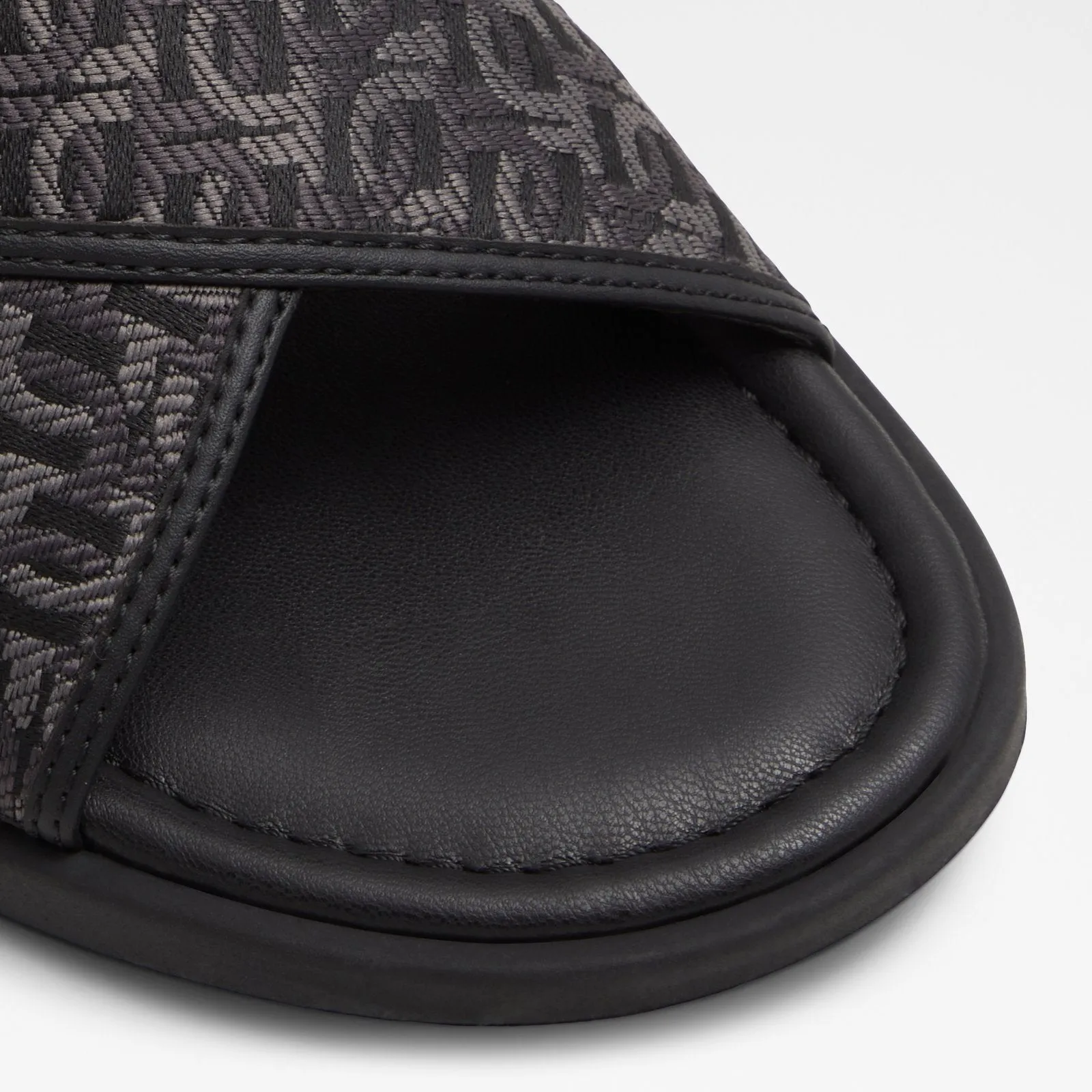 Olino / Flat Sandals