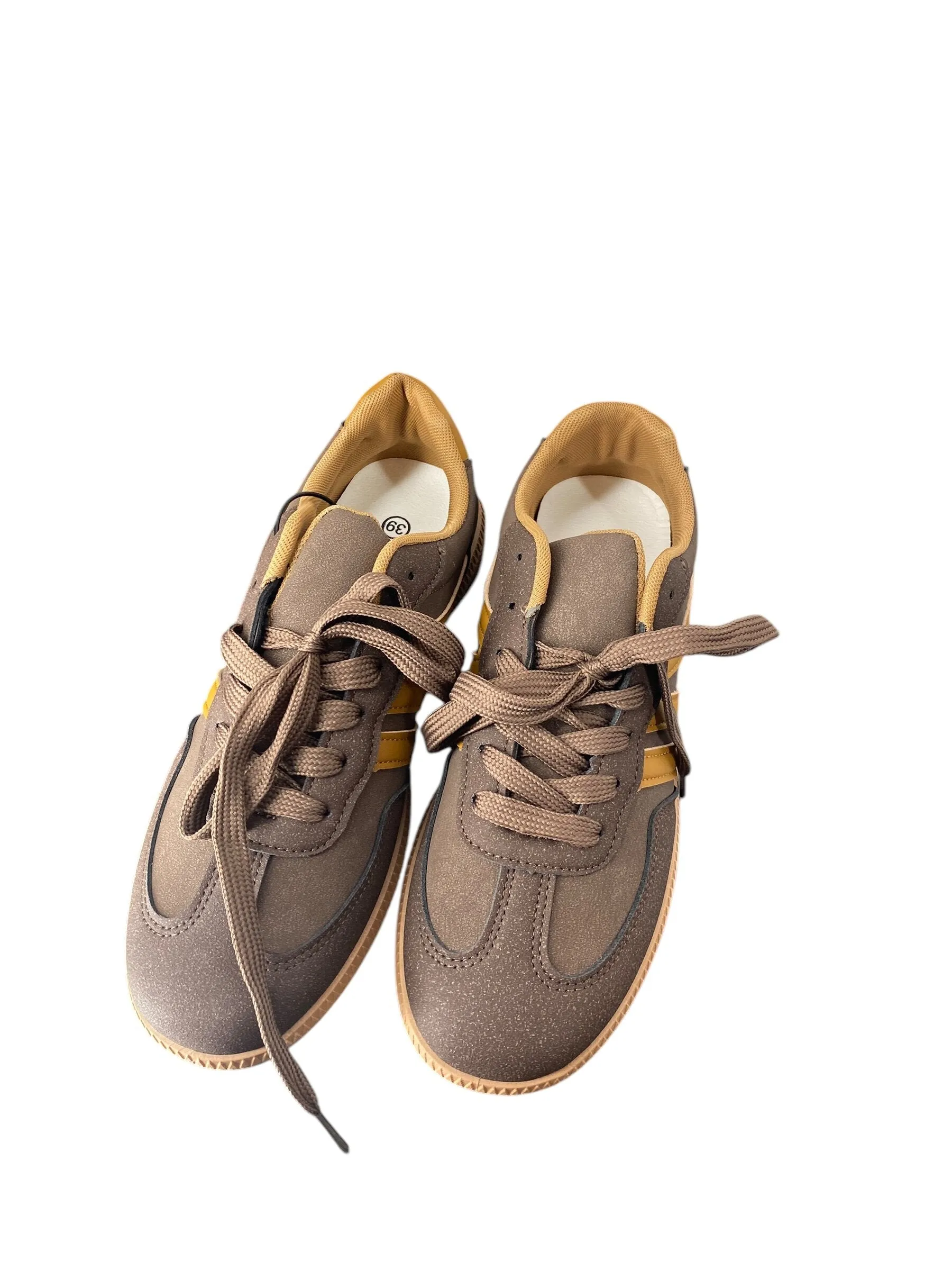 Shoes Sneakers By Clothes Mentor  Size: 8.5