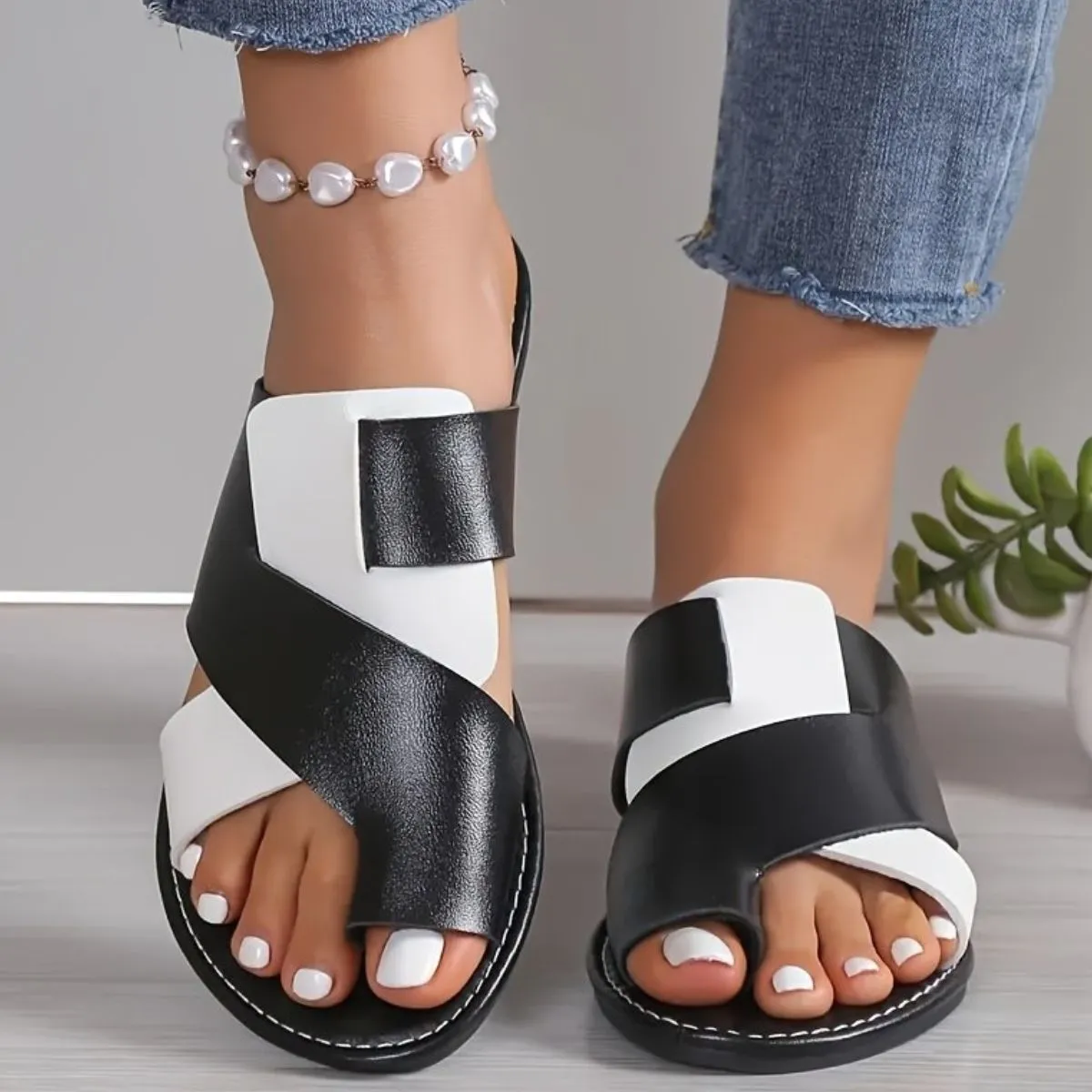 Toe Loop Flats Sandals