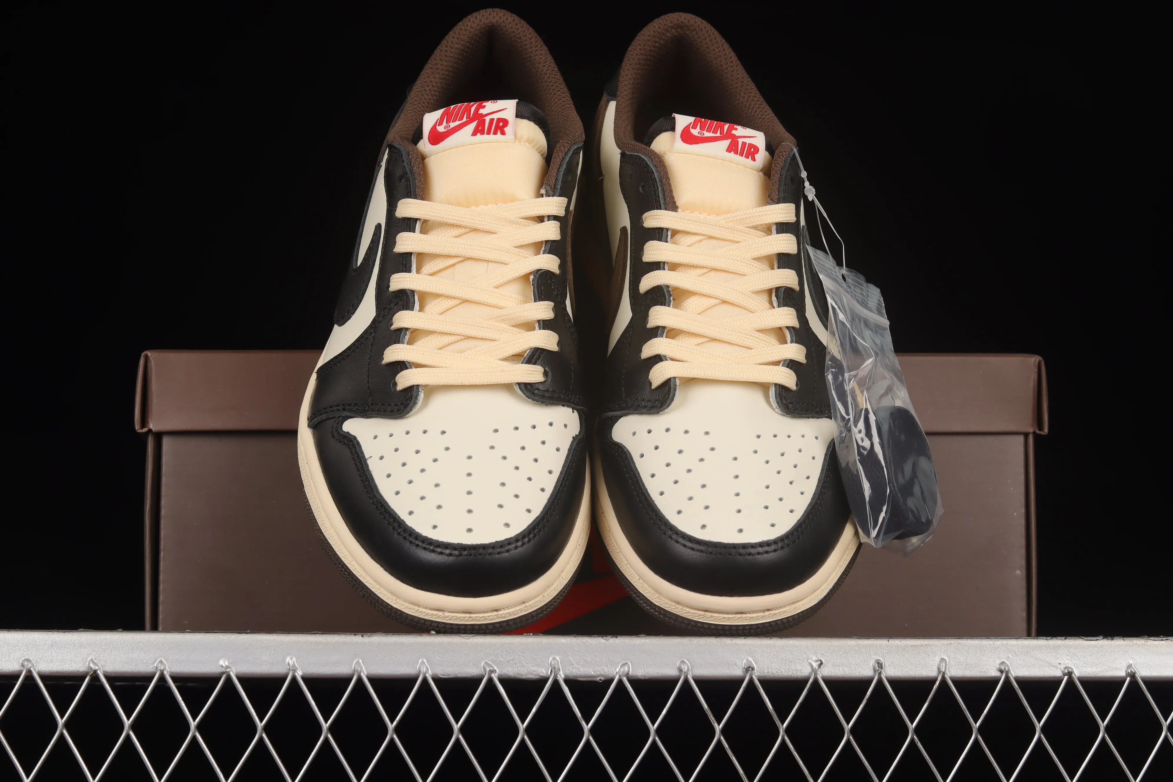 Travis Scott J1 Low mocha