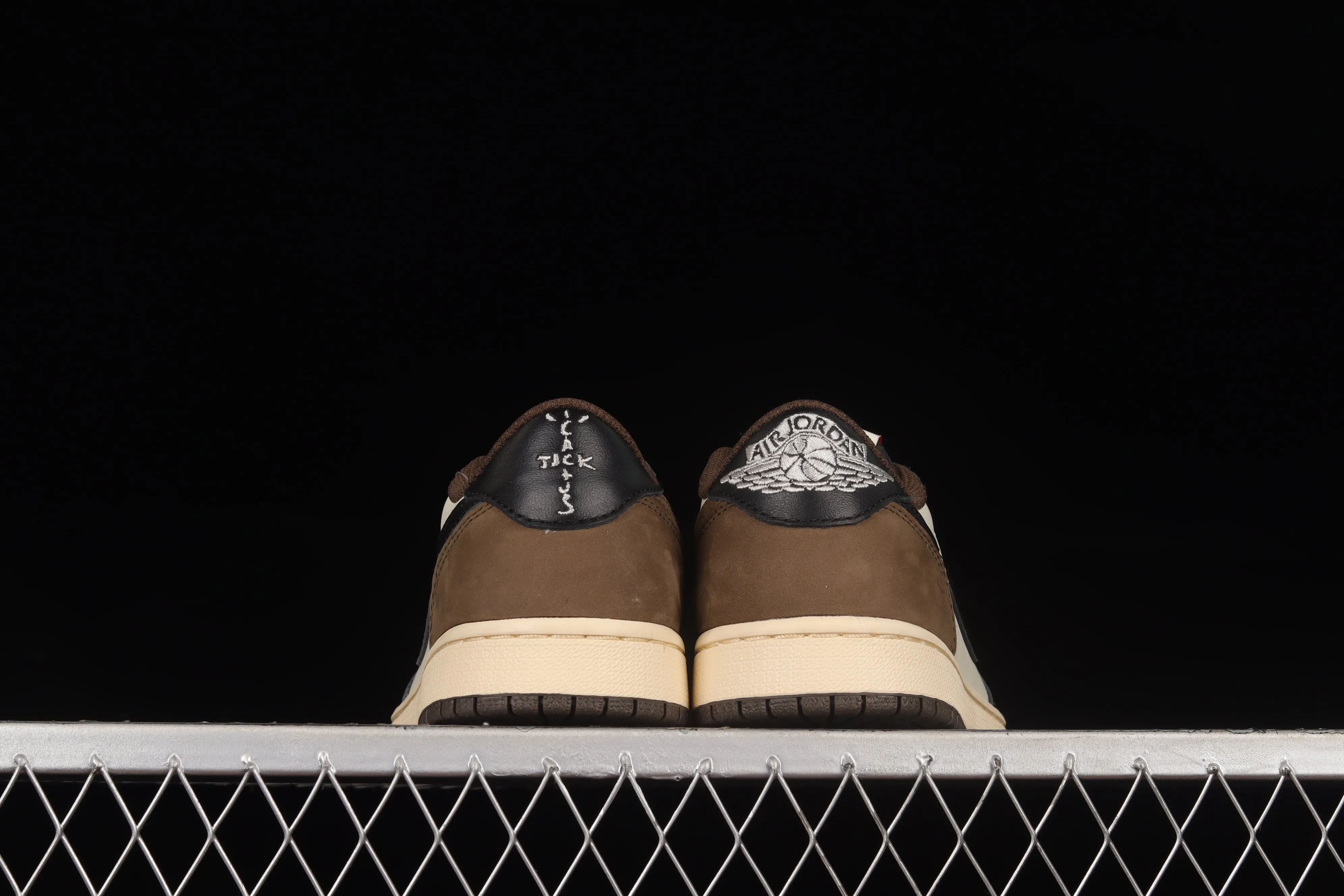 Travis Scott J1 Low mocha