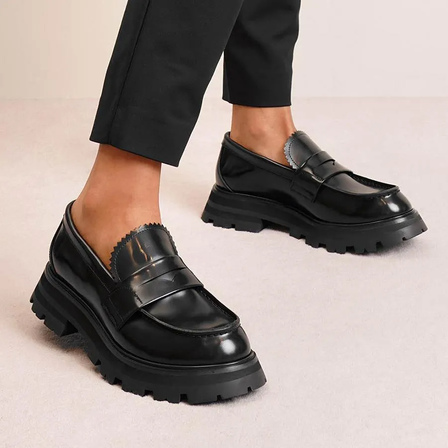 Tread moccasin flats