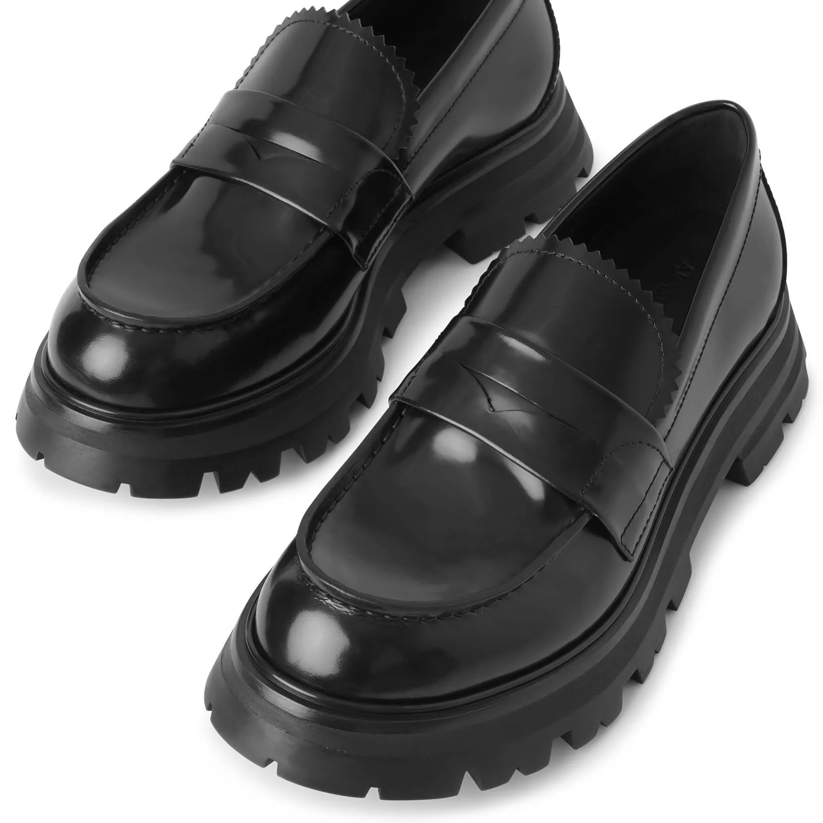 Tread moccasin flats