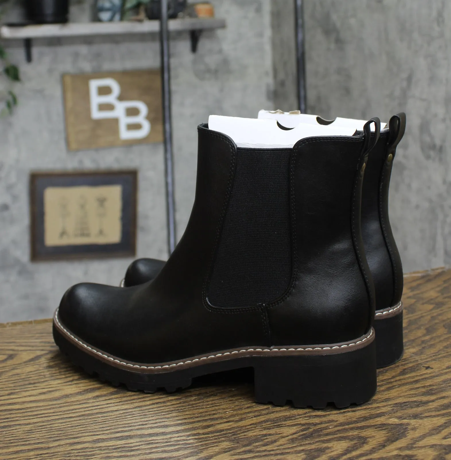Universal Thread Womens Celina Chelsea Boots with Memory Foam Insole Black 11M