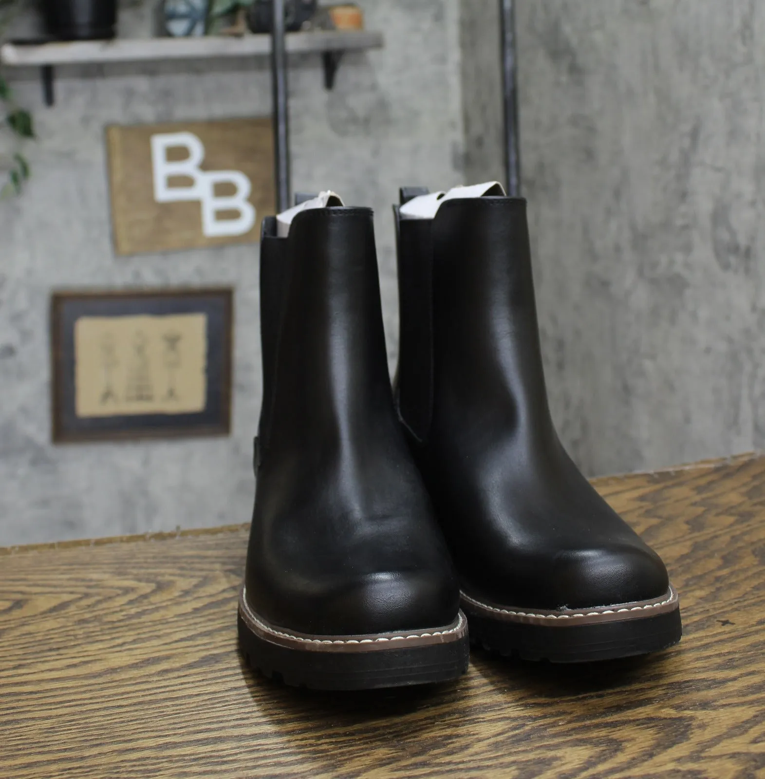 Universal Thread Womens Celina Chelsea Boots with Memory Foam Insole Black 11M