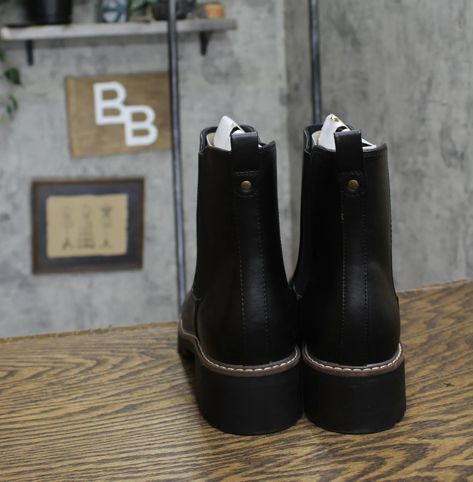 Universal Thread Womens Celina Chelsea Boots with Memory Foam Insole Black 11M
