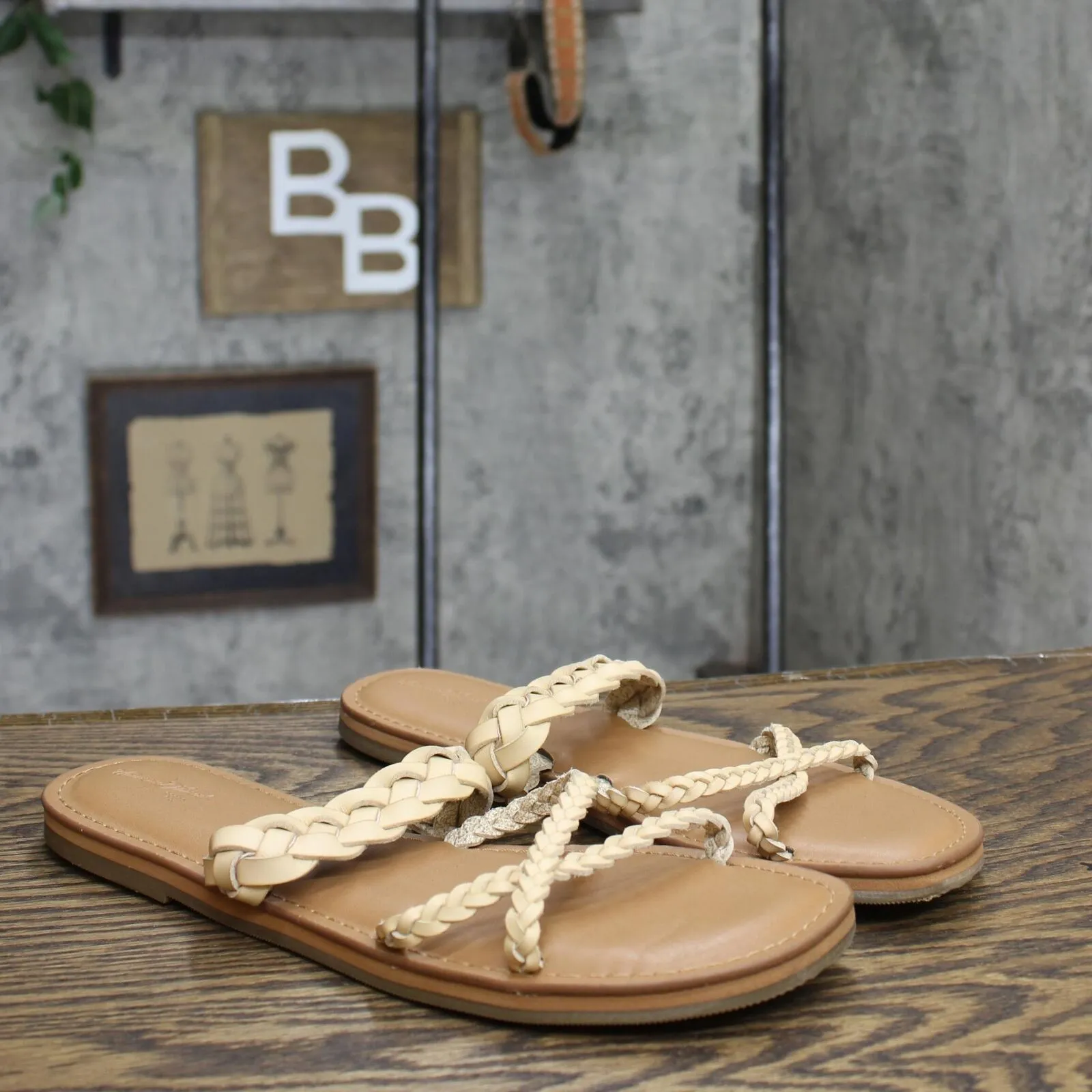 Universal Thread Womens Hilda Braided Strappy Footbed Sandals Off-White 10