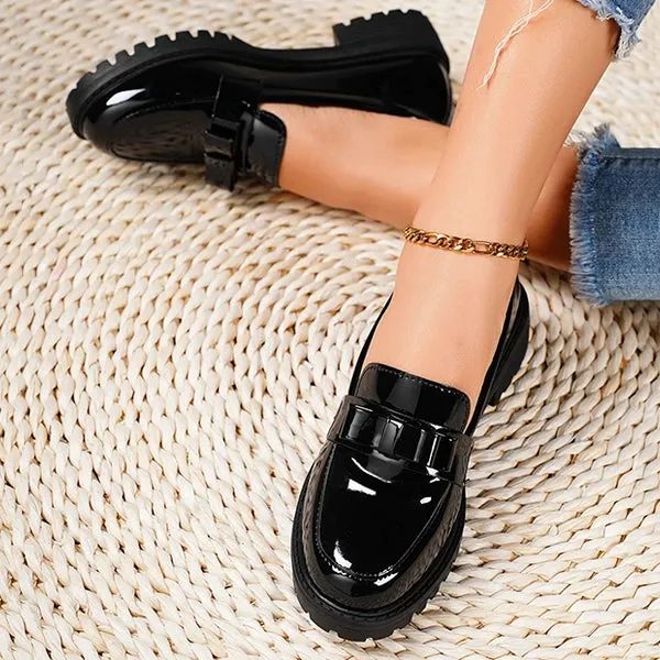 Velora | Lak Loafer Flats